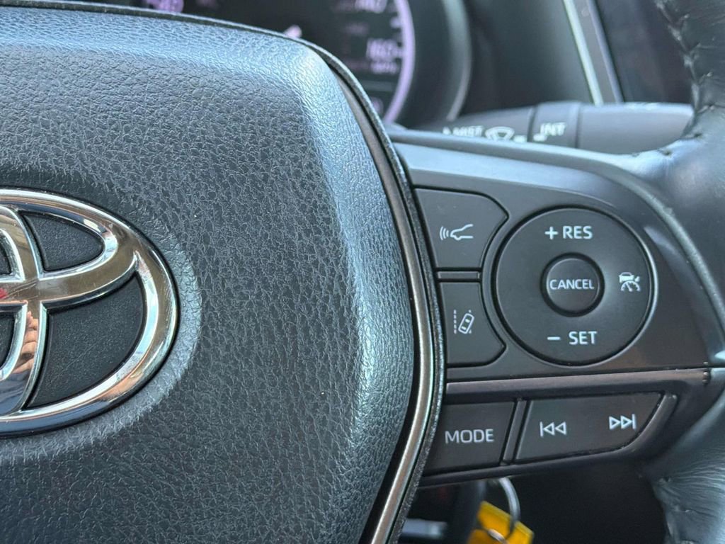 Used 2022 Toyota Camry SE FWD image 11