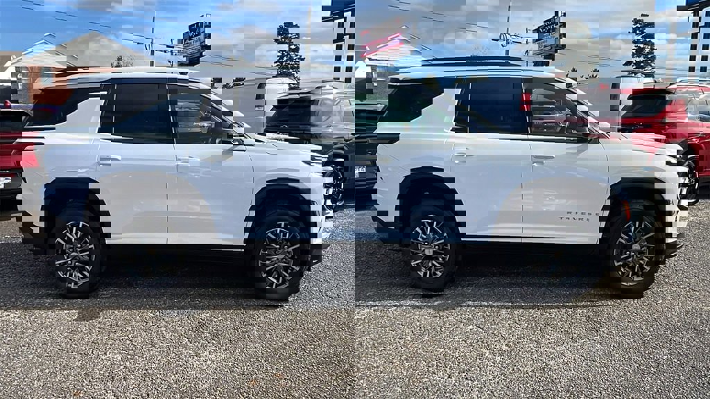 New 2026 Chevrolet Traverse LT image 4