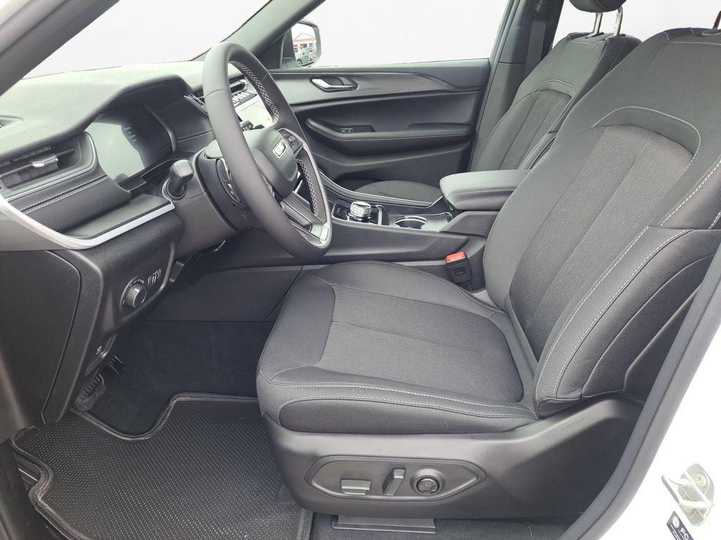 New 2025 Jeep Grand Cherokee Laredo w/ MOPAR Finishing Package RWD image 19