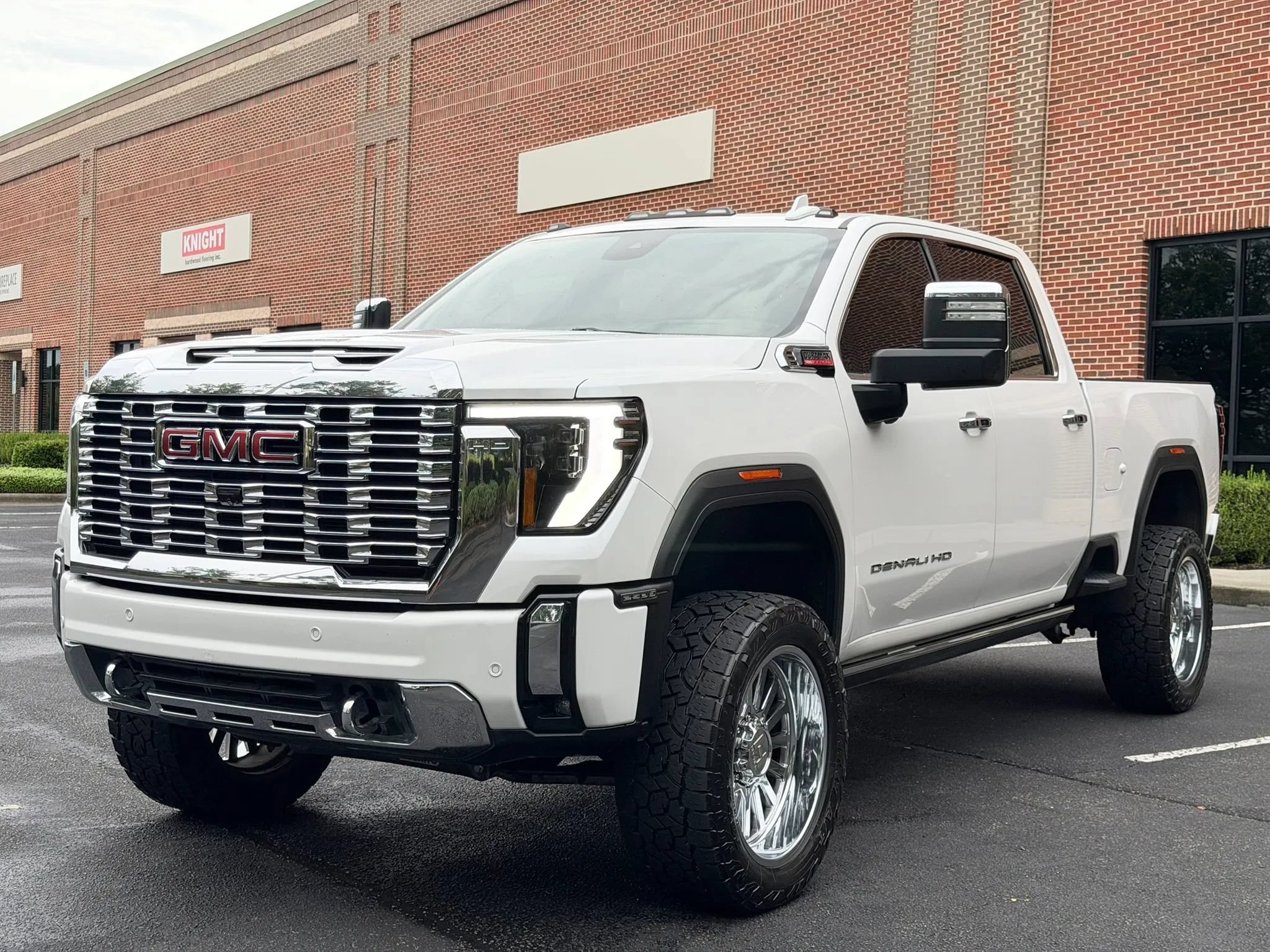 Used 2024 GMC Sierra 2500 Denali w/ Denali Reserve Package AWD/4WD image 8