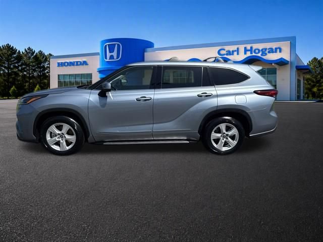 Used 2021 Toyota Highlander LE FWD image 6