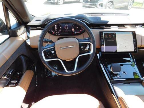 Used 2025 Land Rover Range Rover Sport SE AWD/4WD image 15