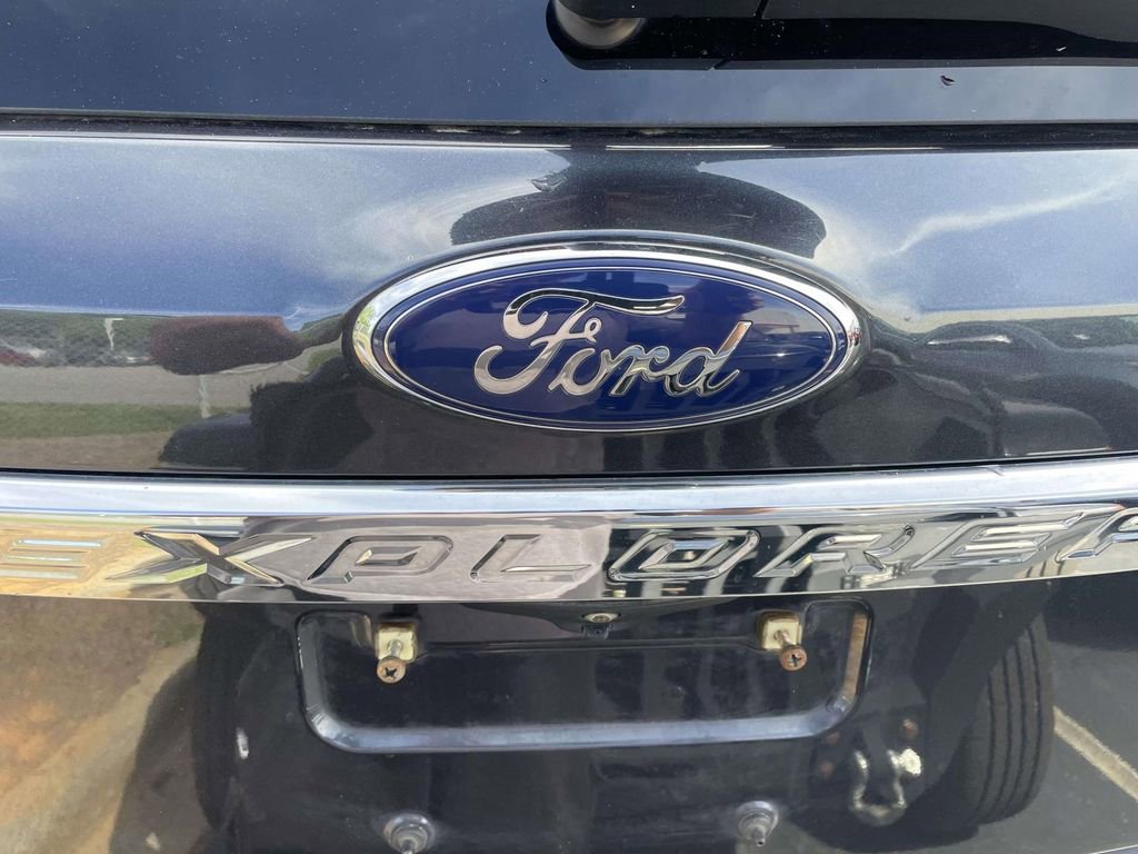 Used 2017 Ford Explorer XLT w/ Equipment Group 202A image 32