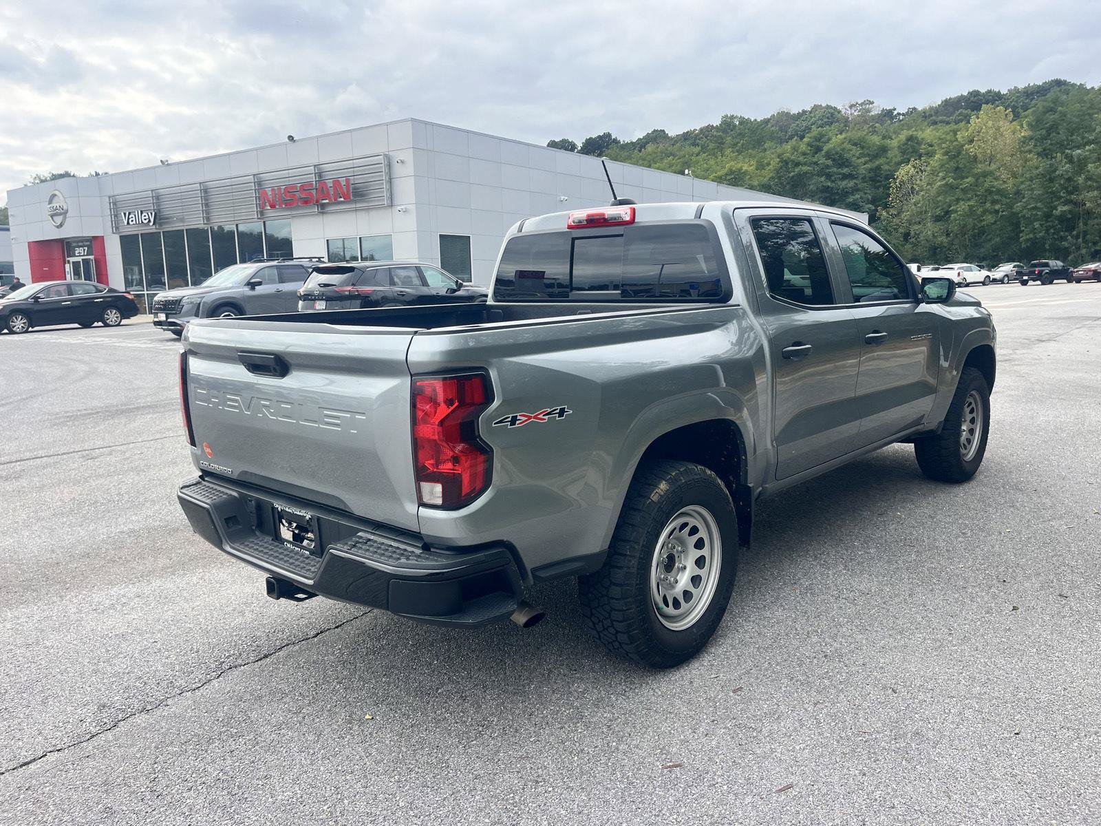 Used 2024 Chevrolet Colorado W/T w/ WT Convenience Package II AWD/4WD image 5