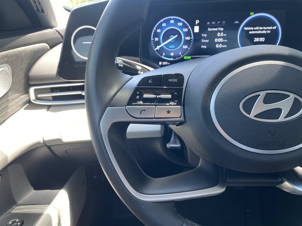Certified 2024 Hyundai Elantra Limited FWD image 21