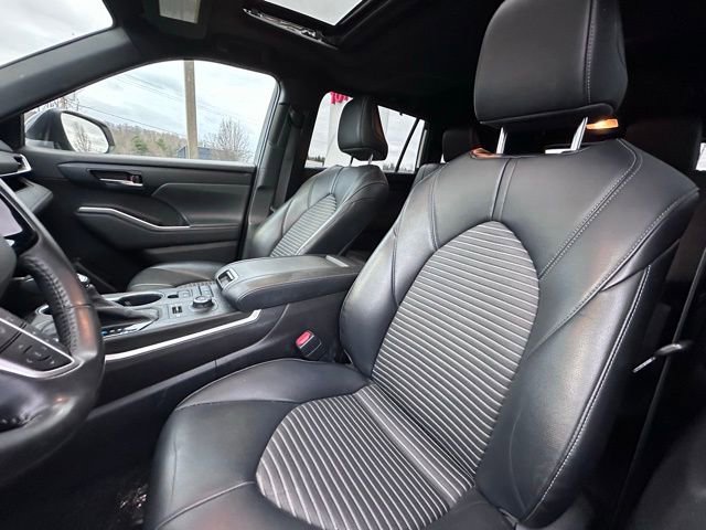 Used 2022 Toyota Highlander XSE image 12
