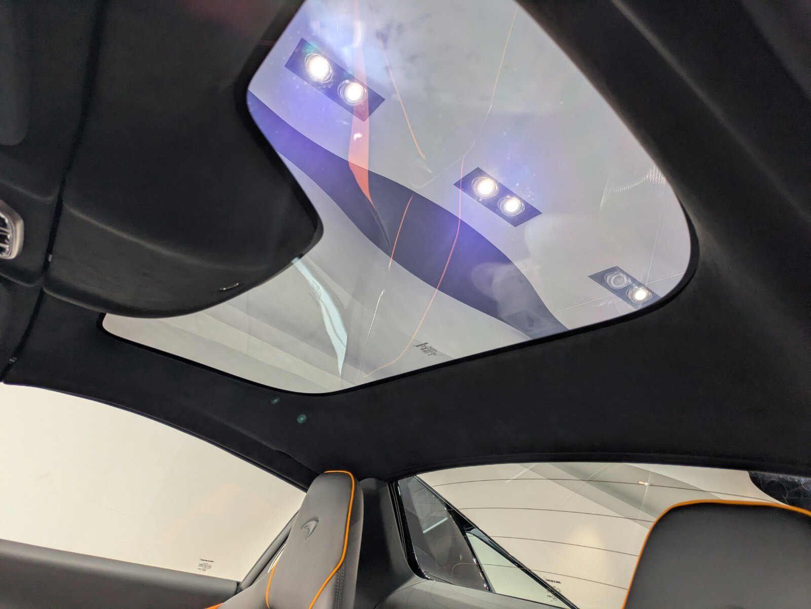 Used 2025 McLaren Artura Spider image 19