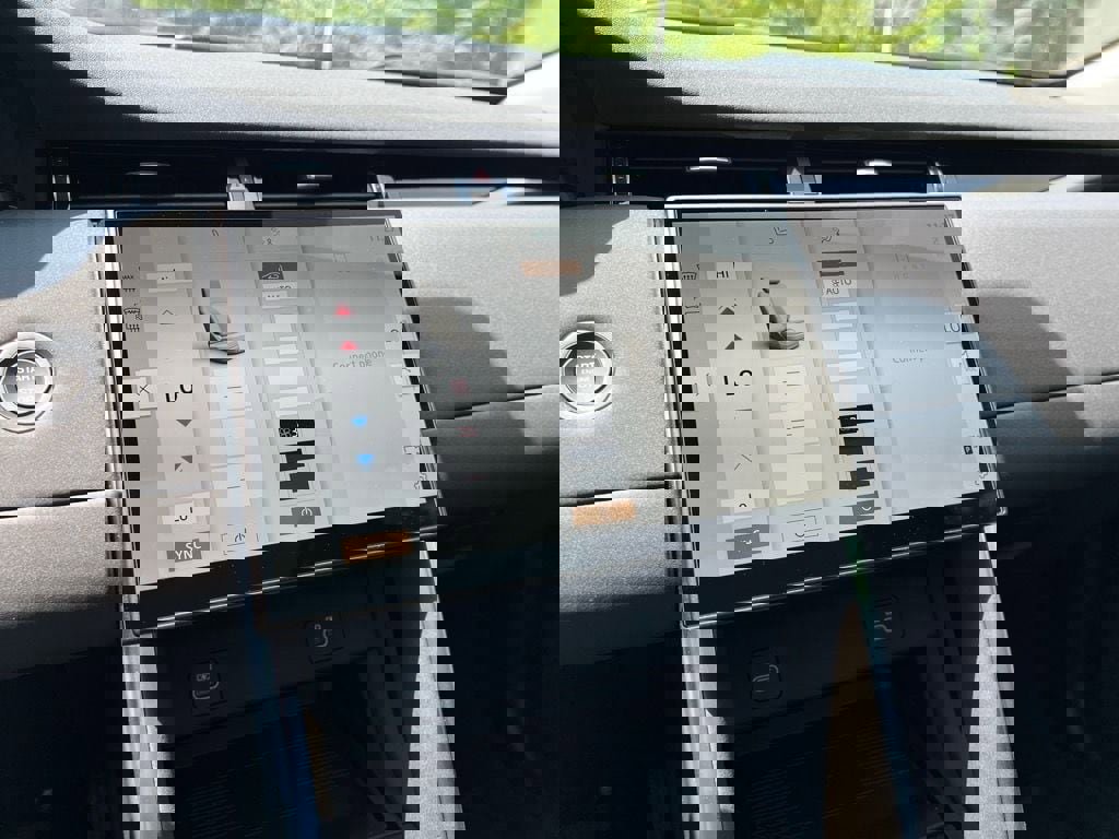 New 2025 Land Rover Discovery Sport S image 18