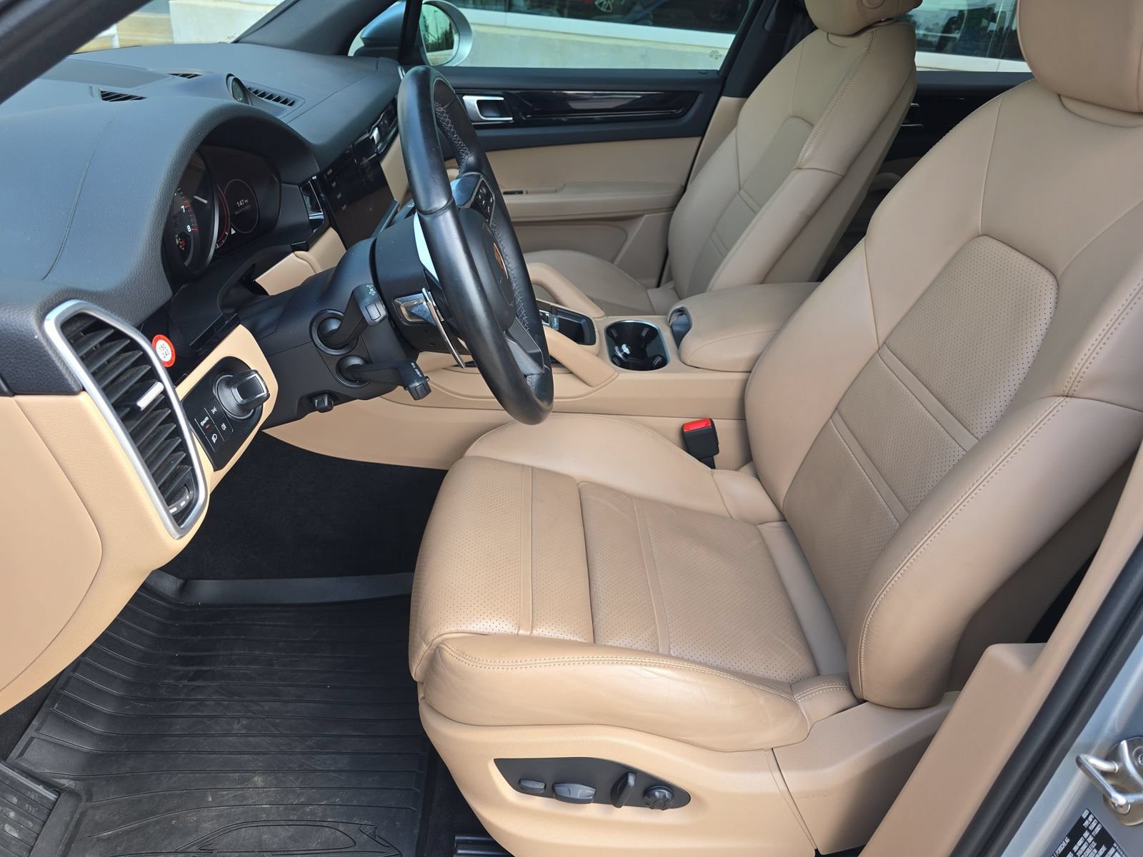 Certified 2023 Porsche Cayenne AWD/4WD image 5