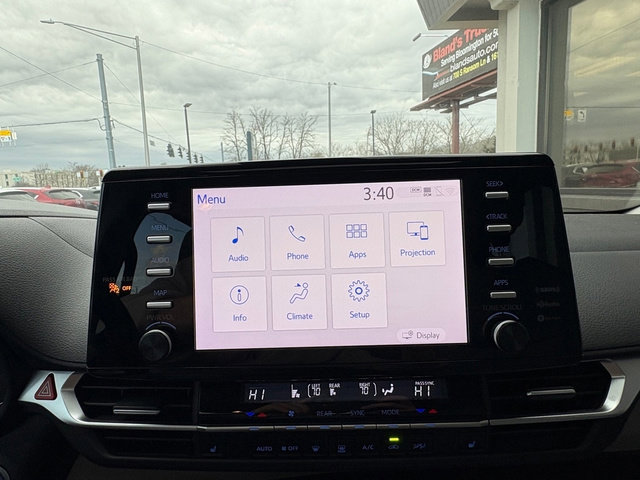 Used 2022 Toyota Sienna XLE image 33