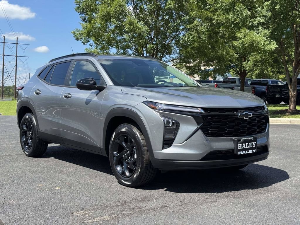New 2026 Chevrolet Trax LT w/ Driver Confidence Package FWD image 2