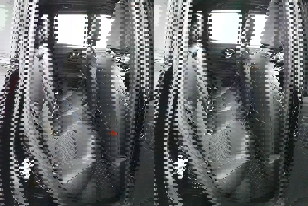 New 2026 Jeep Compass Latitude w/ Sun and Sound Group image 30