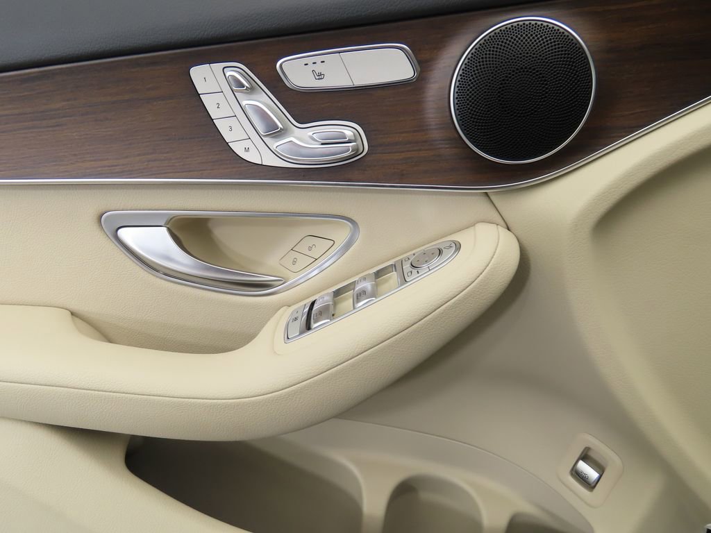 Used 2021 Mercedes-Benz GLC 300 4MATIC image 21