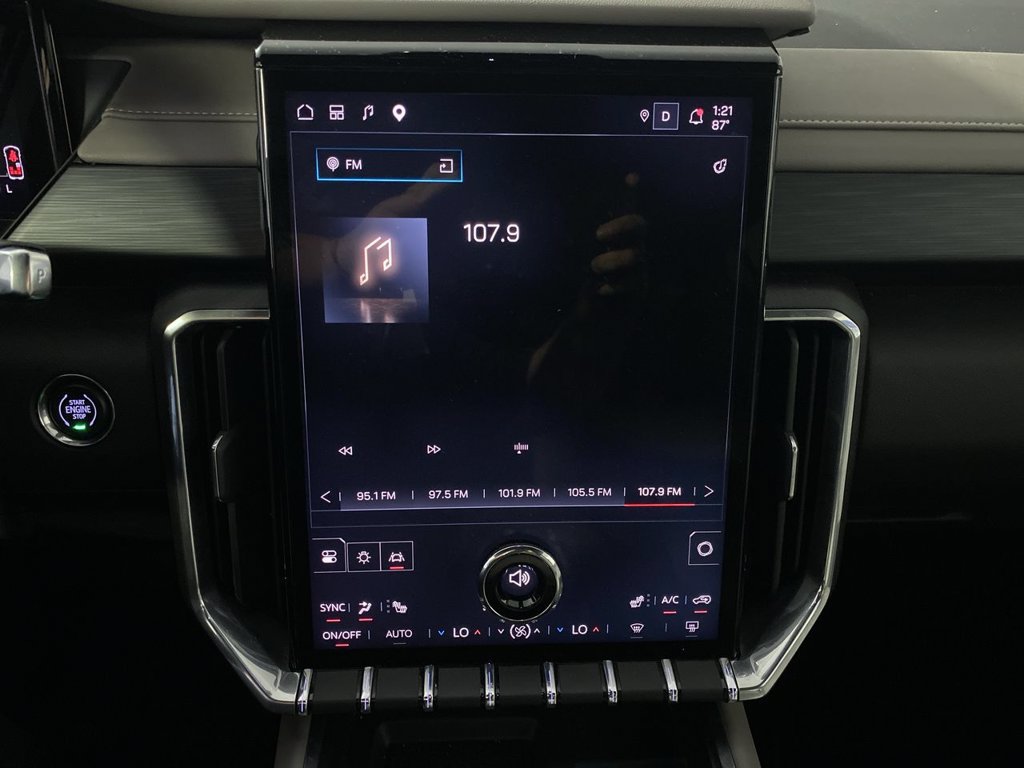 Used 2026 GMC Acadia Elevation w/ Elevation Premium Package FWD image 12