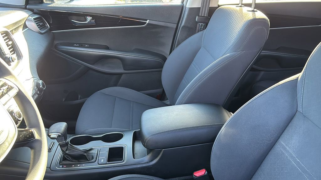 Used 2019 Kia Sorento LX image 24