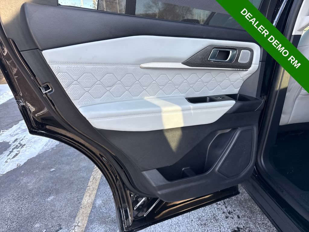 Used 2025 Ford Explorer Platinum w/ LUX Leather Package image 25