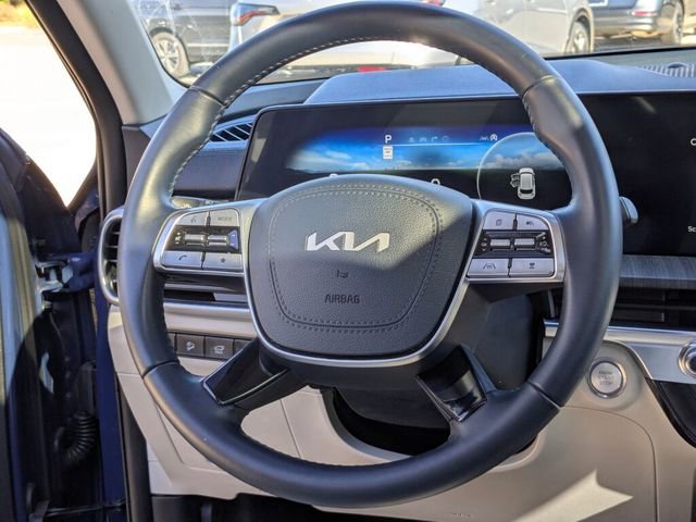 Used 2024 Kia Telluride SX w/ Towing Package image 16