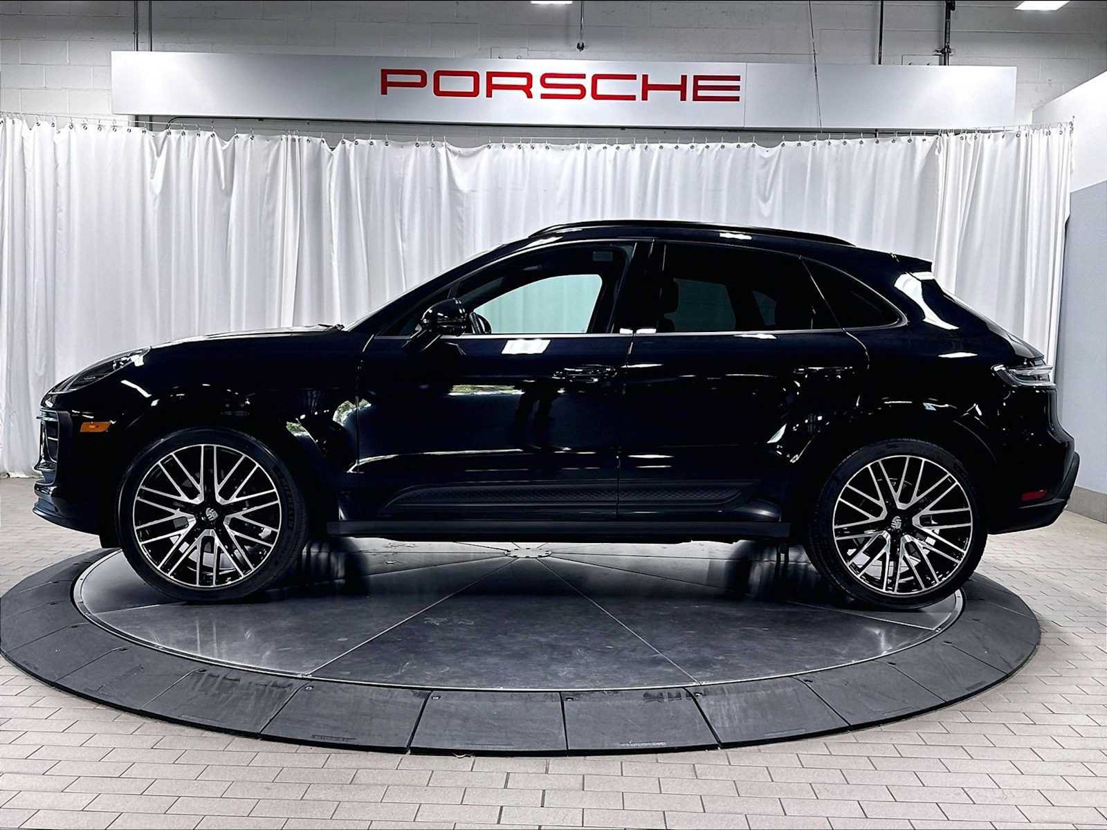 Used 2026 Porsche Macan AWD/4WD image 2