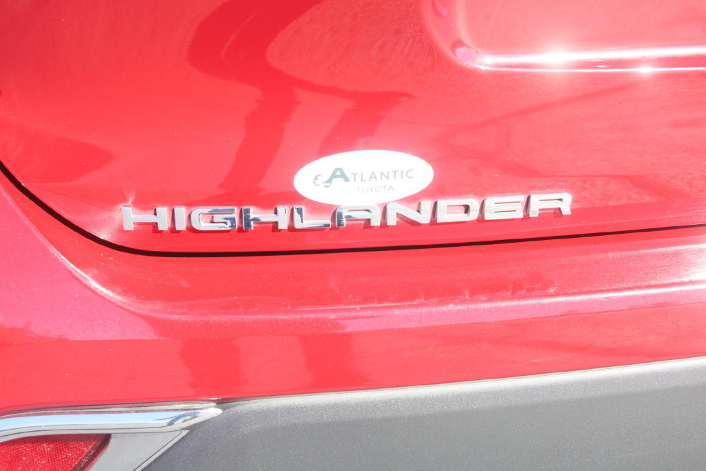 Used 2022 Toyota Highlander XLE AWD/4WD image 34