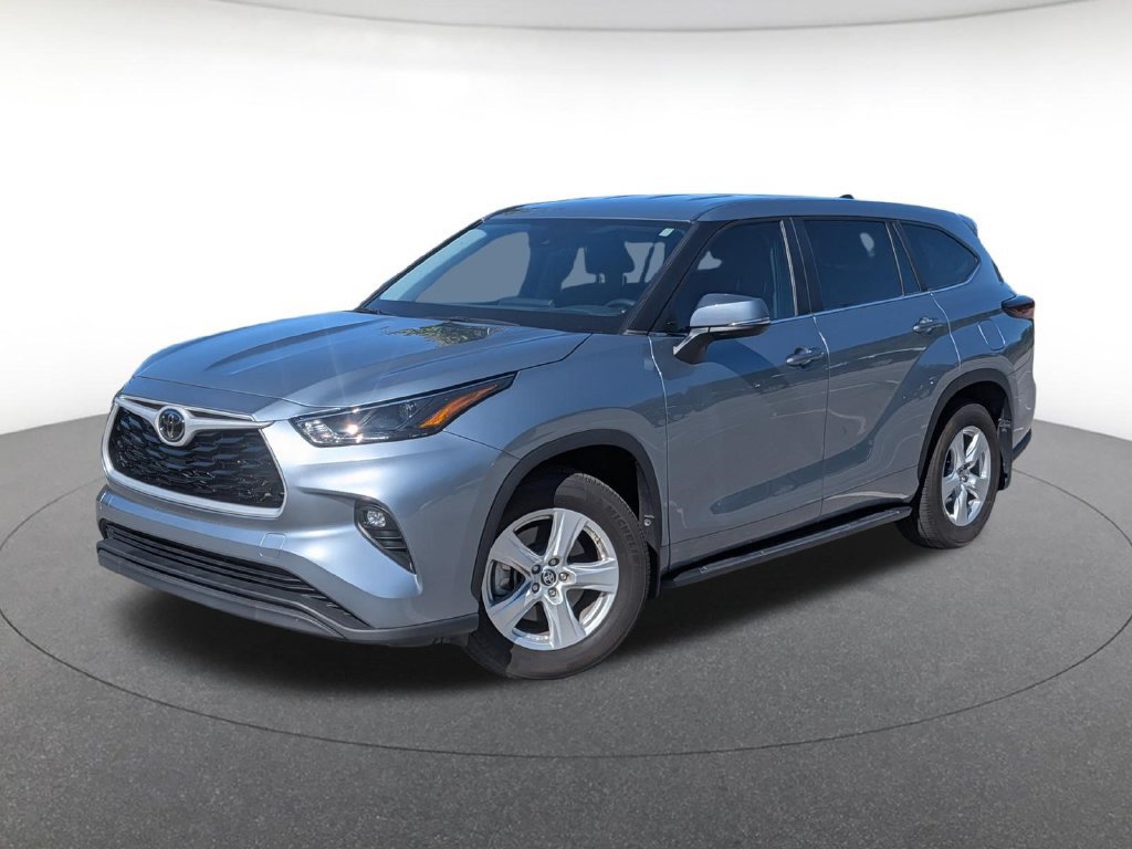 Used 2024 Toyota Highlander LE AWD/4WD image 1