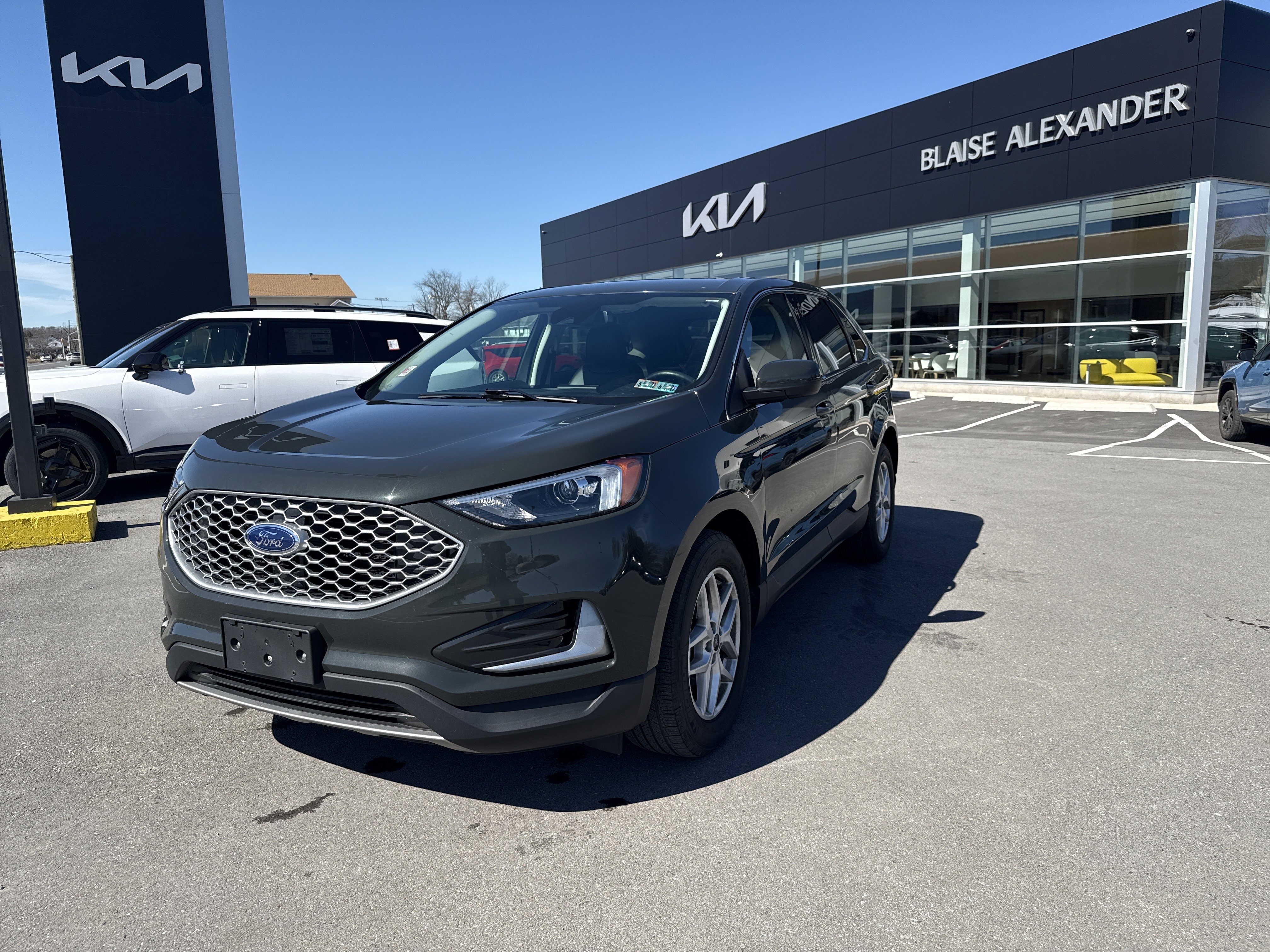 Used 2023 Ford Edge SEL image 8