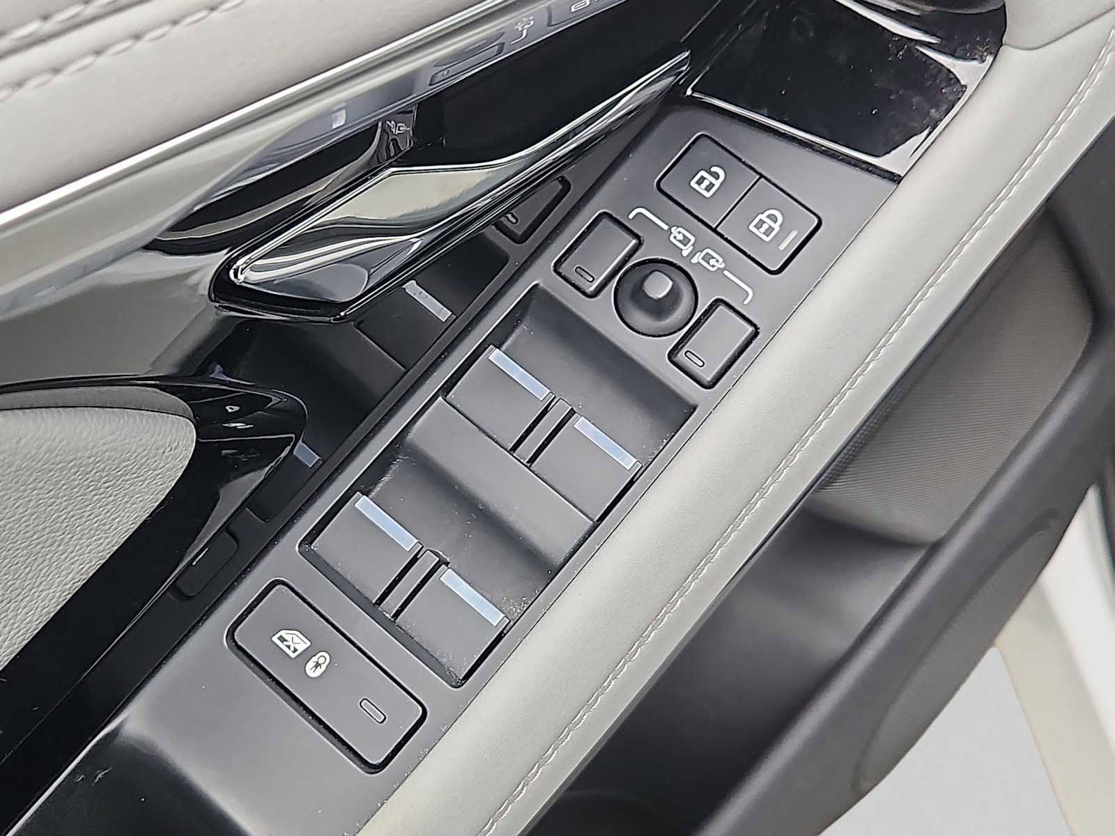 Used 2023 Land Rover Range Rover Evoque R-Dynamic SE AWD/4WD image 28