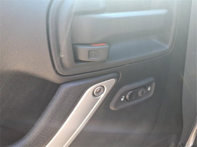 Used 2016 Jeep Wrangler Unlimited Rubicon w/ Connectivity Group image 13