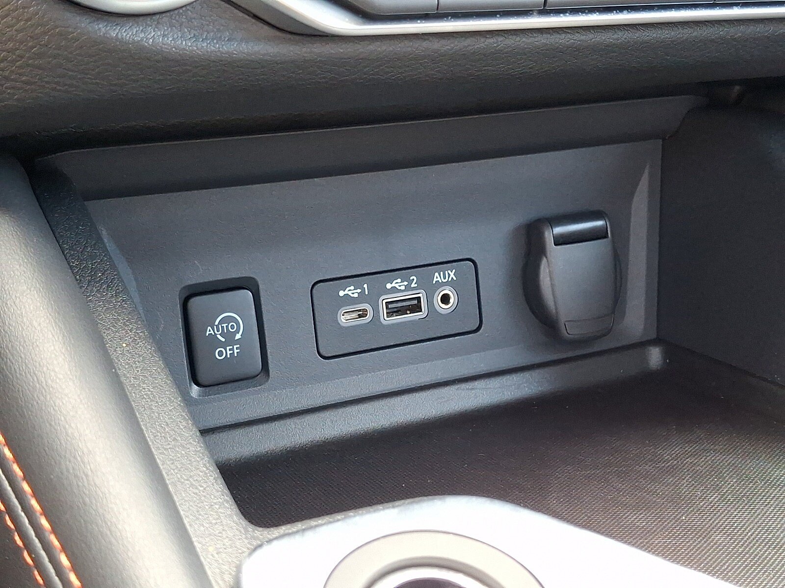 Certified 2025 Nissan Sentra SR w/ SR Premium Package FWD image 25