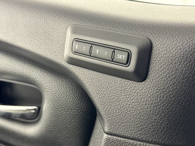 Used 2018 Nissan Titan SL AWD/4WD image 30