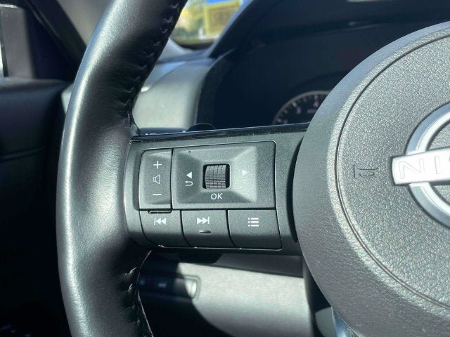 Used 2025 Nissan Pathfinder SL AWD/4WD image 21