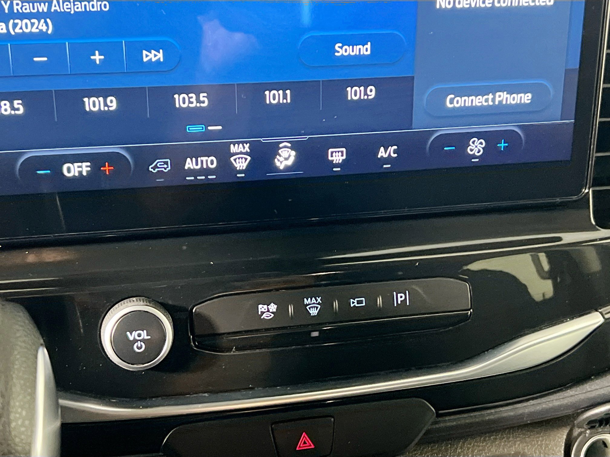 Used 2023 Ford Transit 350 XLT image 25