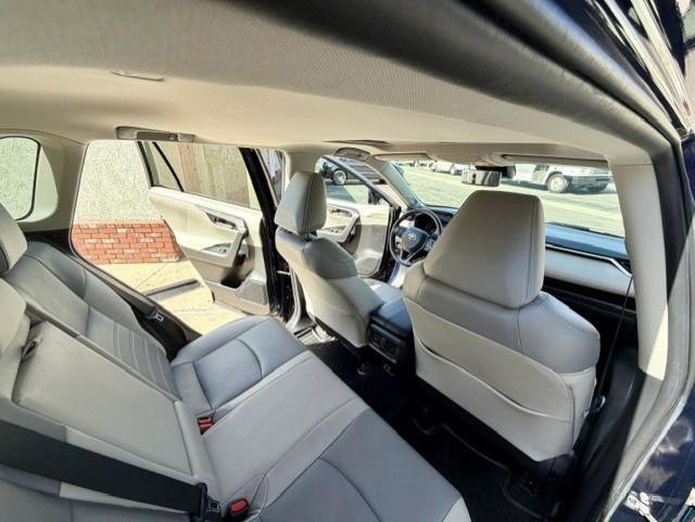 Used 2019 Toyota RAV4 Limited w/ Carpet Mat Package FWD image 9