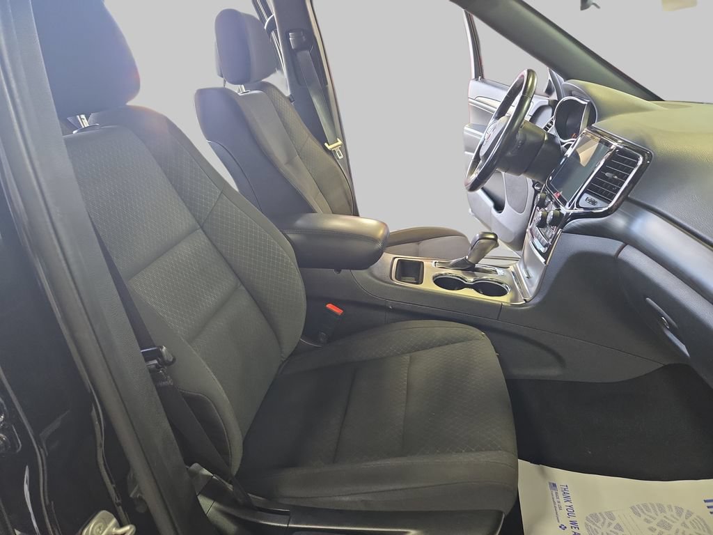 Used 2021 Jeep Grand Cherokee Laredo AWD/4WD image 11