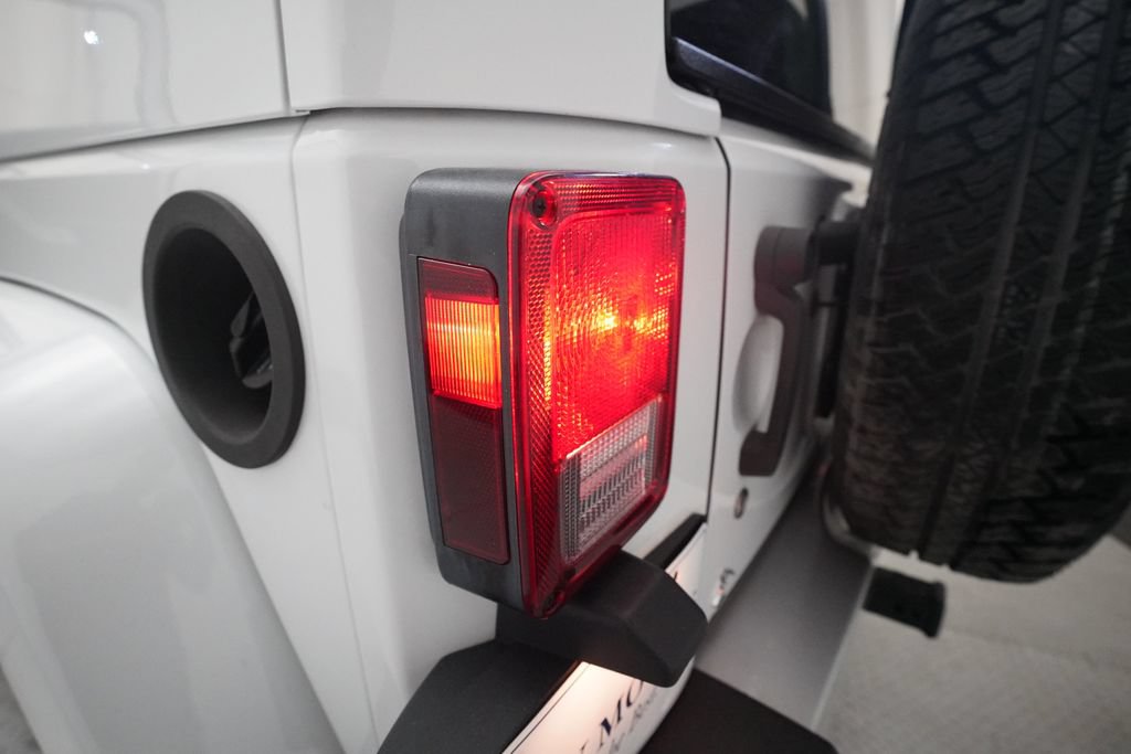 Used 2012 Jeep Wrangler Sahara w/ Connectivity Group AWD/4WD image 29