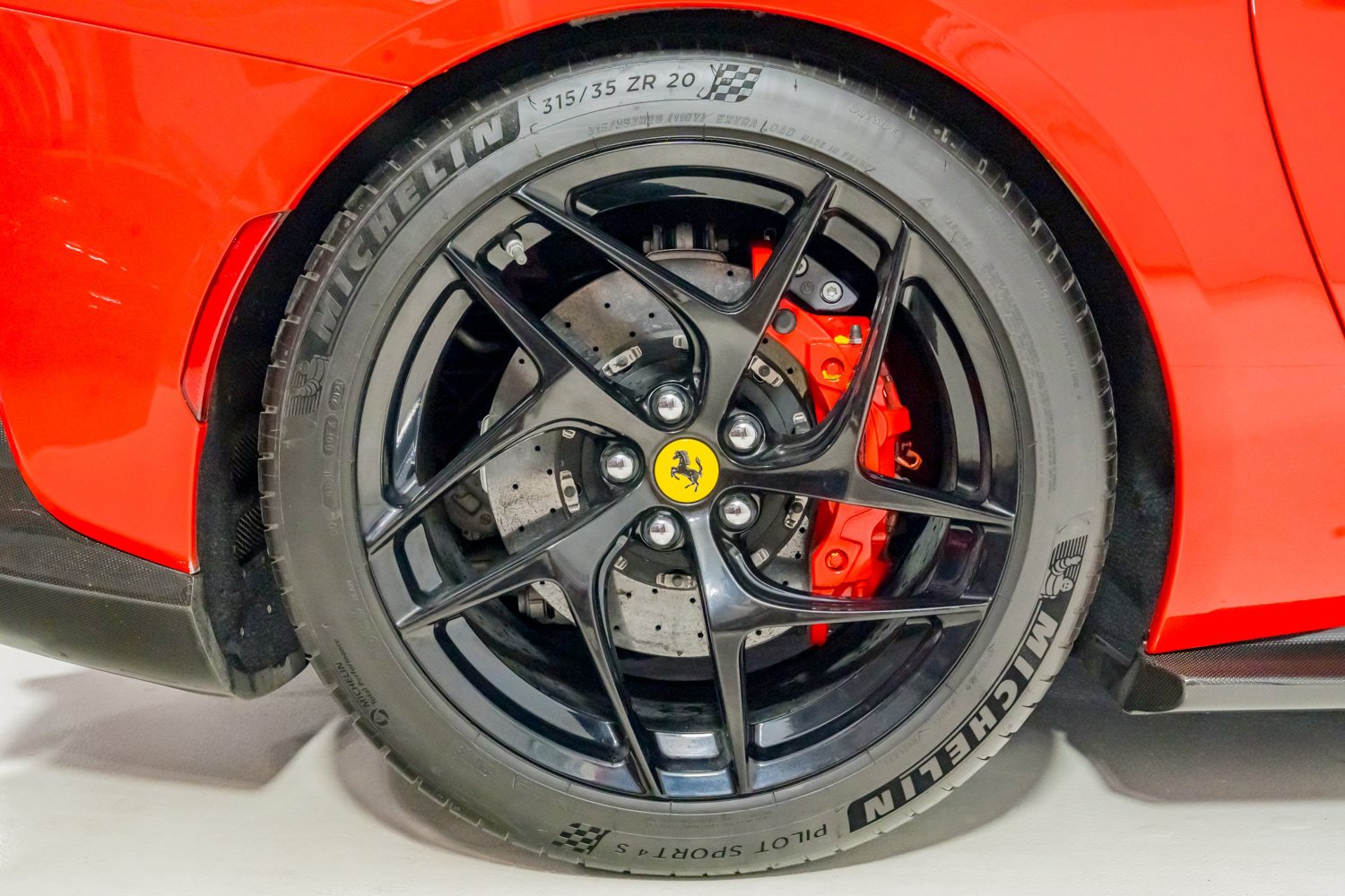 Used 2018 Ferrari 812 Superfast RWD image 15