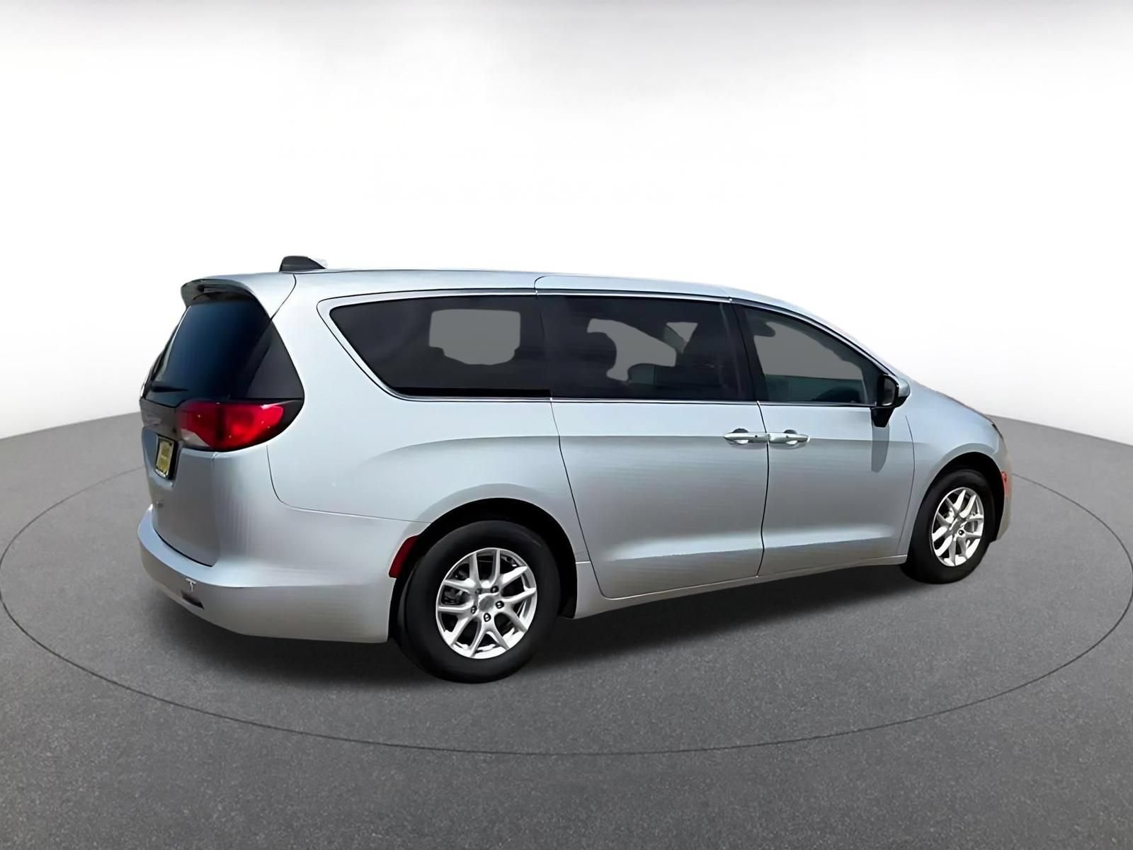 Used 2023 Chrysler Voyager LX FWD image 14