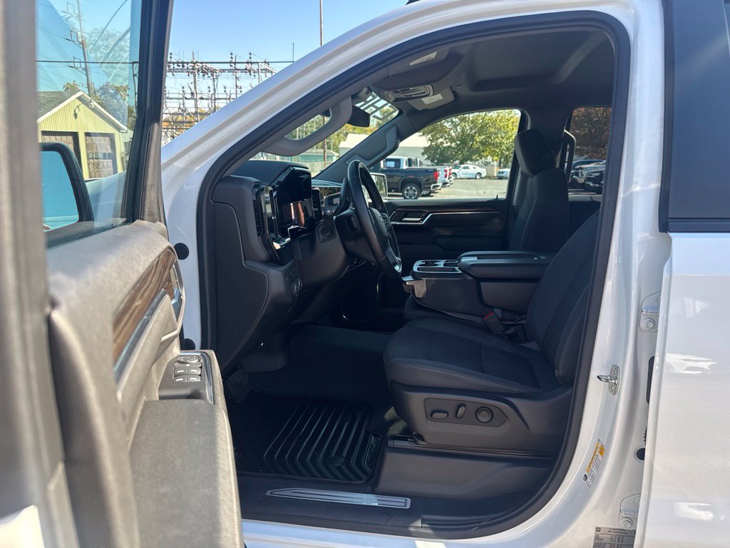 Used 2023 Chevrolet Silverado 1500 LT AWD/4WD image 13