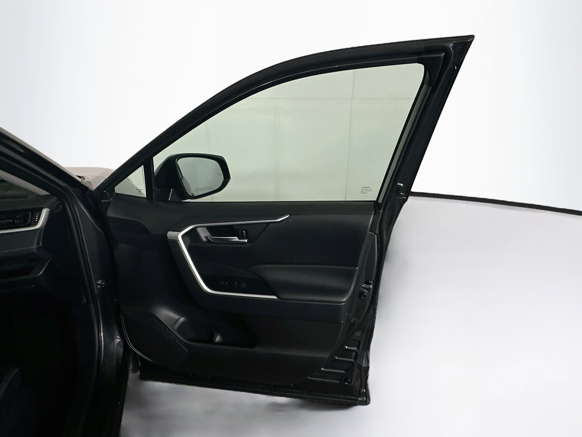 Used 2025 Toyota RAV4 XLE Premium FWD image 31