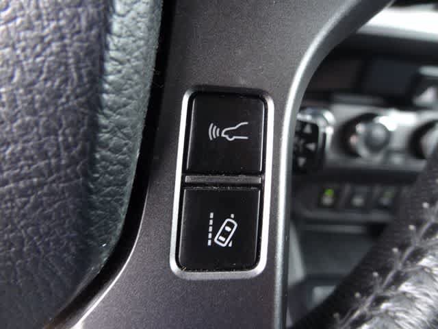 Used 2019 Toyota Tacoma TRD Off-Road w/ Technology Package AWD/4WD image 18