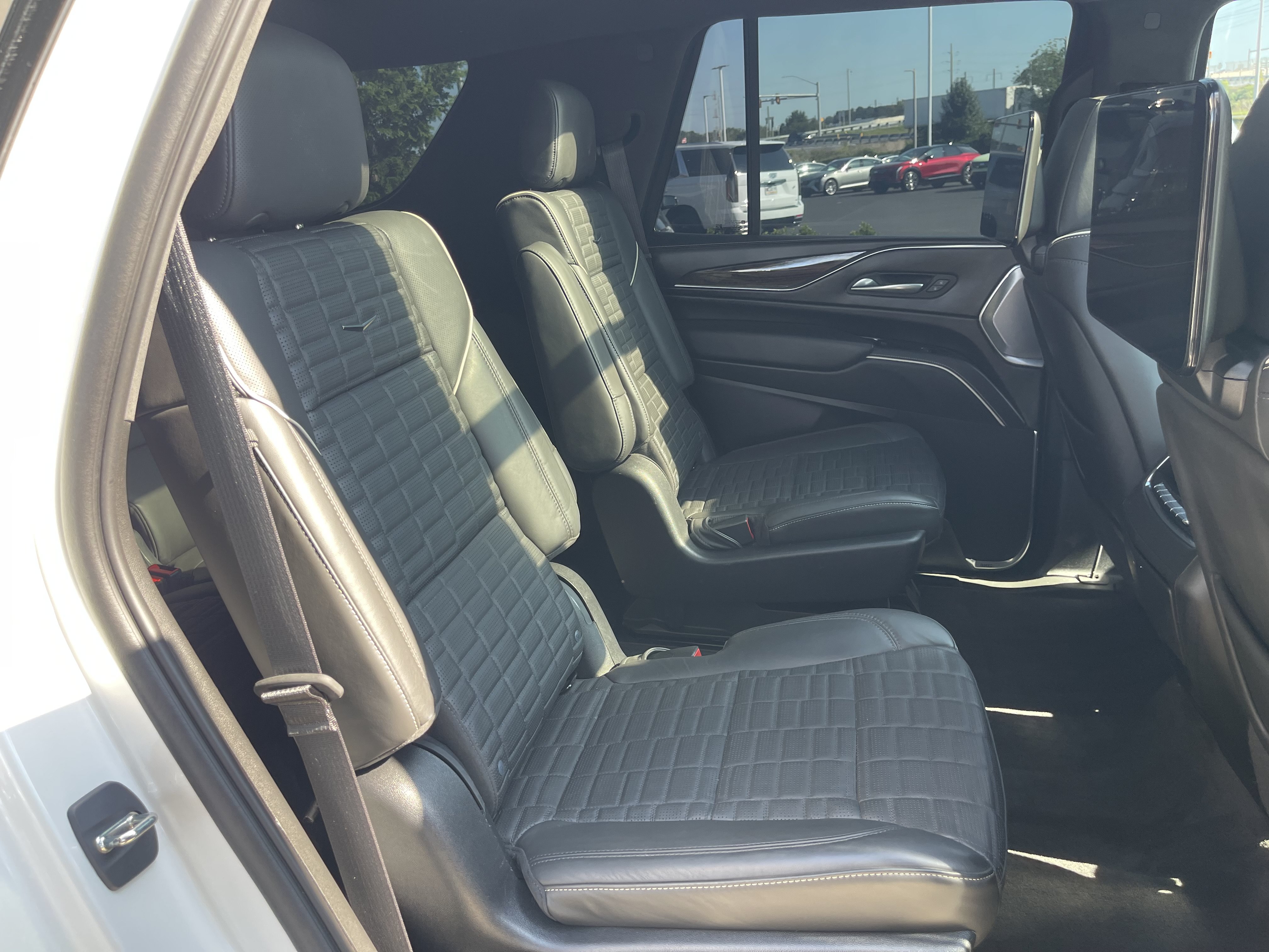 Used 2023 Cadillac Escalade Premium Luxury Platinum AWD/4WD image 26