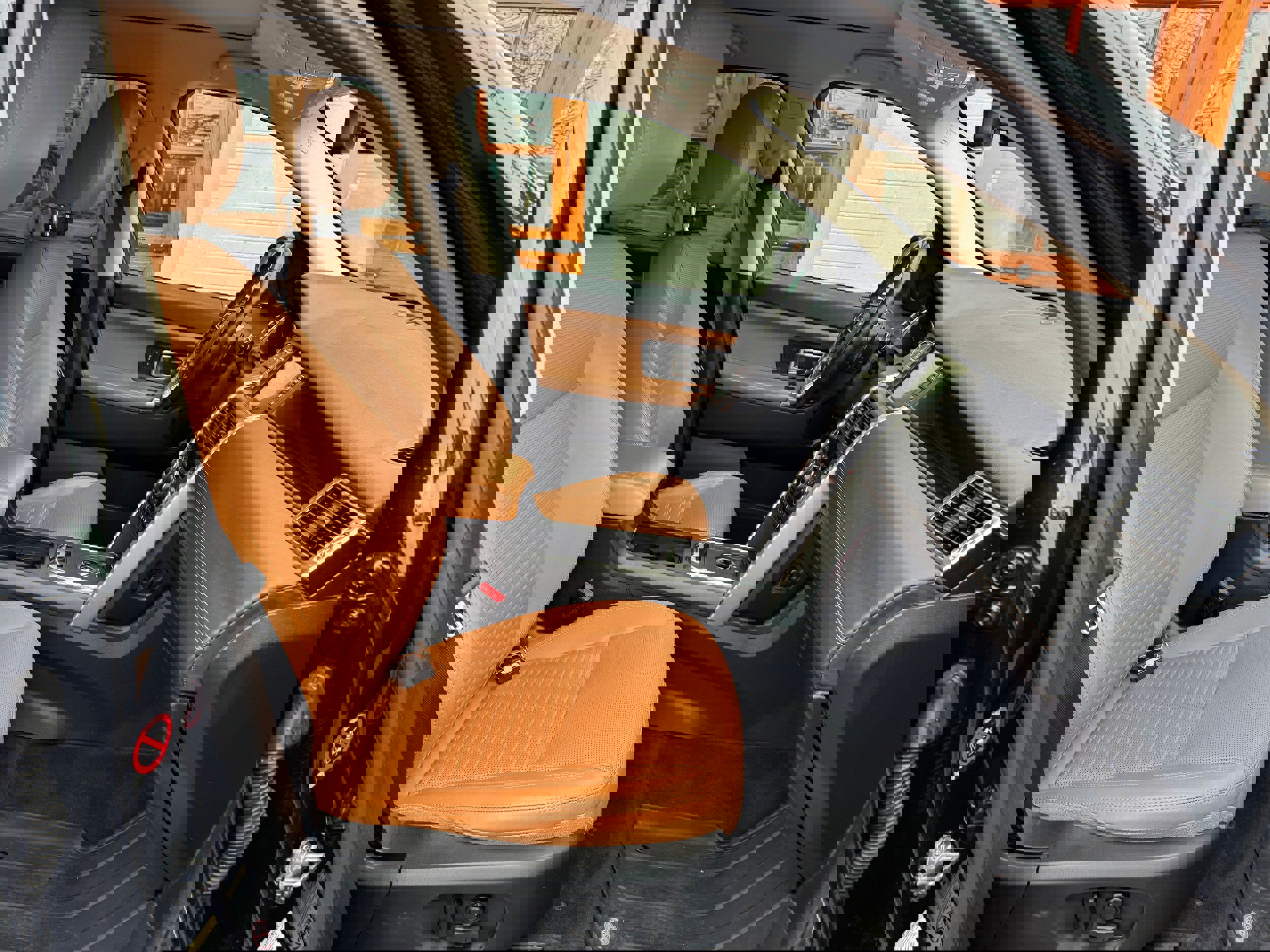 Used 2019 Land Rover Discovery Sport HSE Luxury image 25