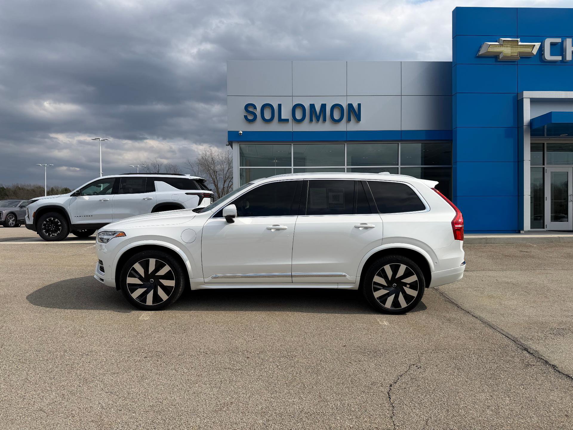 Used 2023 Volvo XC90 T8 Ultimate w/ Protection Package Premier image 3