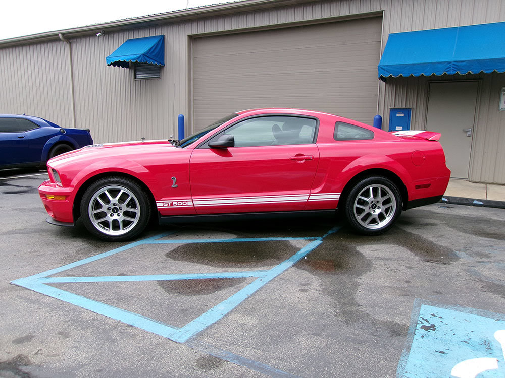 Used 2007 Ford Mustang Shelby GT500 RWD image 2
