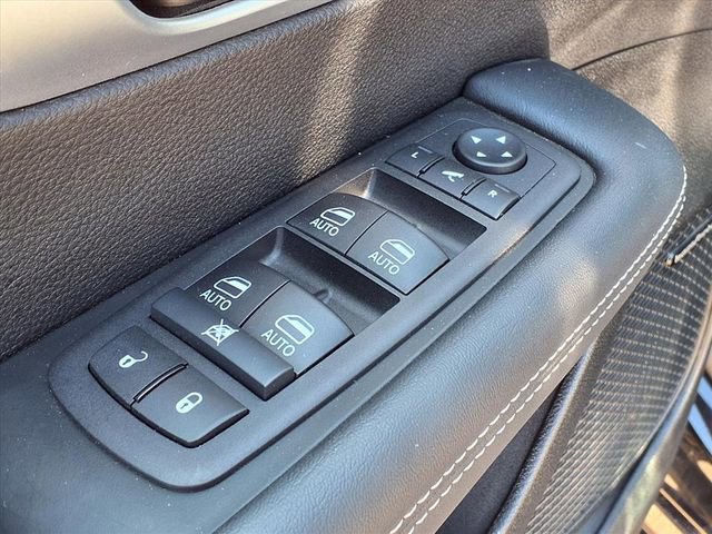 Used 2026 Chrysler Pacifica Limited w/ Uconnect Theater Family Group image 4