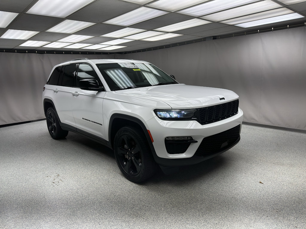 Used 2023 Jeep Grand Cherokee Limited w/ Black Appearance Package AWD/4WD image 5