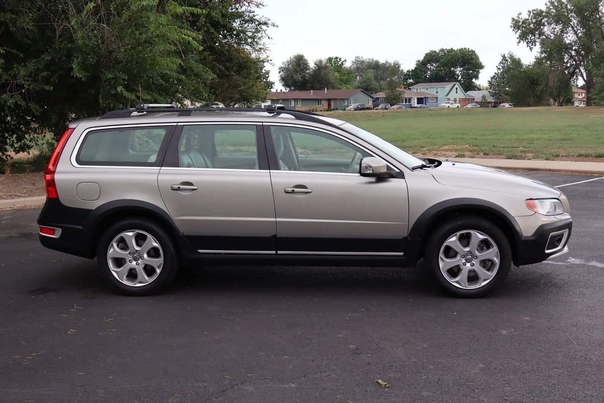 Used 2011 Volvo XC70 T6 image 3