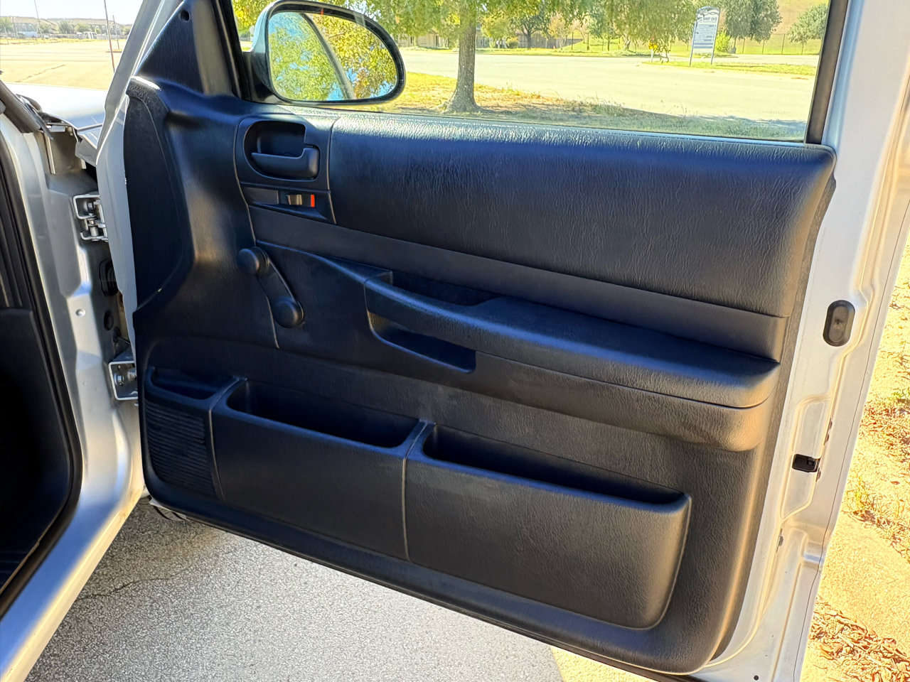 Used 2004 Dodge Dakota 2WD Club Cab w/ Tire & Handling Group image 35