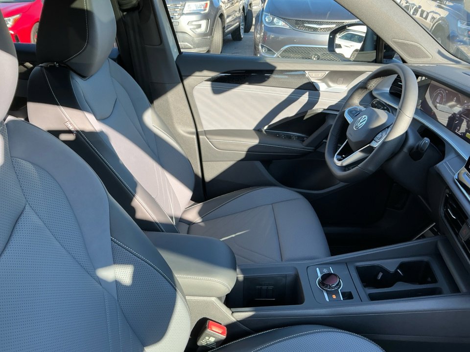 New 2026 Volkswagen Tiguan SE R-Line AWD/4WD image 29