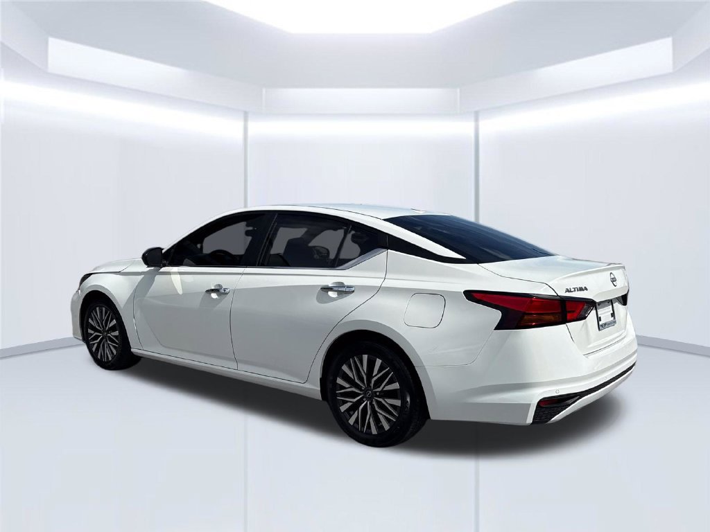 Used 2025 Nissan Altima 2.5 SV FWD image 8