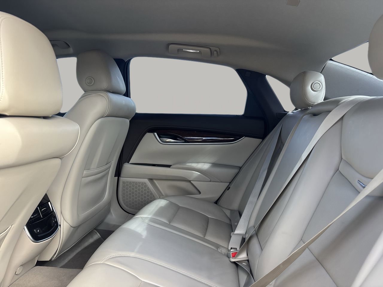 Used 2017 Cadillac XTS Luxury image 16